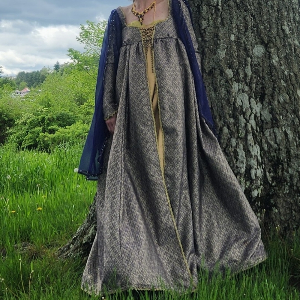 Royal Medieval Renaissance Gown, Velvet Cape, Gloves & Satchel, PRICE FIRM